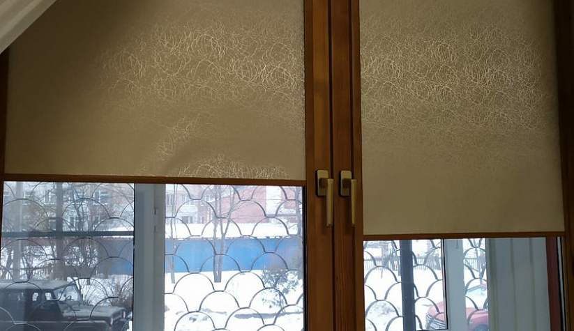 Рулонные шторы с тканью Сфера белый блэкаут